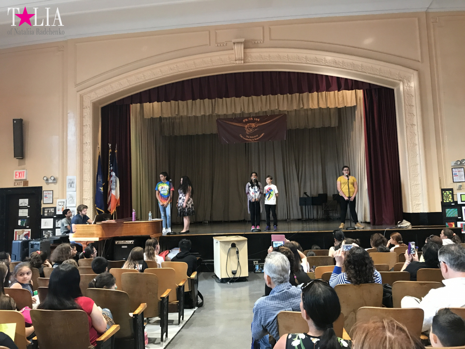 Performance at the American school "Let's sing!", PS / IS 104, Bay Ridge, Brooklyn, New York